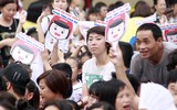 [ẢNH] Học sinh và phụ huynh Hà Nội rạng ngời đi bộ kêu gọi đội mũ bảo hiểm cho trẻ em