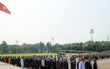 Đại biểu dự Đại hội đại biểu toàn quốc MTTQ Việt Nam viếng Lăng Bác