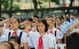 [ẢNH] 1.000 học sinh tiểu học thích thú được CSGT Hà Nội dạy đội mũ bảo hiểm đúng cách