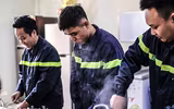 Những chiếc bánh chưng được gói bởi bàn tay thô ráp của chiến sỹ PCCC Thủ đô
