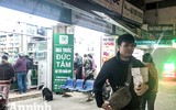 [ẢNH] Hà Nội: Người dân đổ xô đi mua khẩu trang y tế, chỗ phát miễn phí, nơi bán đắt gấp 2,3 lần