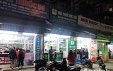 [ẢNH] Hà Nội: Người dân đổ xô đi mua khẩu trang y tế, chỗ phát miễn phí, nơi bán đắt gấp 2,3 lần