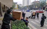[ẢNH] Công an Thủ đô tham gia phát miễn phí 75.000 khẩu trang phòng dịch Corona