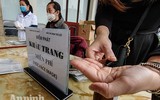 [ẢNH] Công an Thủ đô tham gia phát miễn phí 75.000 khẩu trang phòng dịch Corona