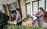 [ẢNH] Công an Thủ đô tham gia phát miễn phí 75.000 khẩu trang phòng dịch Corona