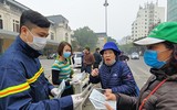 [ẢNH] Công an Thủ đô tham gia phát miễn phí 75.000 khẩu trang phòng dịch Corona