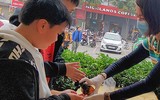 [ẢNH] Công an Thủ đô tham gia phát miễn phí 75.000 khẩu trang phòng dịch Corona