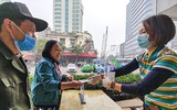 [ẢNH] Công an Thủ đô tham gia phát miễn phí 75.000 khẩu trang phòng dịch Corona