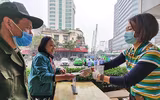 [ẢNH] Công an Thủ đô tham gia phát miễn phí 75.000 khẩu trang phòng dịch Corona