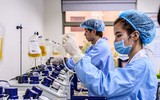 [ẢNH] Bác sỹ căng mình làm việc 12 tiếng 1 ngày trong bối cảnh thiếu máu do ảnh hưởng của dịch Corona
