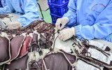 [ẢNH] Bác sỹ căng mình làm việc 12 tiếng 1 ngày trong bối cảnh thiếu máu do ảnh hưởng của dịch Corona
