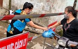 [ẢNH] Người dân ở khu nhà trọ của bệnh nhân số 39 yên tâm chấp hành cách ly 14 ngày
