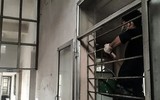 [ẢNH] Cận cảnh khu bệnh viện đang được cải tạo thành nơi điều trị bệnh nhân Covid -19 ở Hà Nội