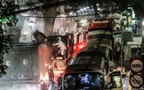 [ẢNH] Phun khử khuẩn bệnh viện Bạch Mai, chở người nhà bệnh nhân đến khu cách ly tập trung