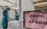 [ẢNH] Cận cảnh việc thực hiện xét nghiệm nhanh Covid- 19, 10 phút có kết quả ngay ở Hà Nội