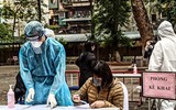 [ẢNH] Cận cảnh việc thực hiện xét nghiệm nhanh Covid- 19, 10 phút có kết quả ngay ở Hà Nội