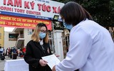 [ẢNH] Cuộc điện thoại hạnh phúc của người được trở về sau khi hết hạn cách ly
