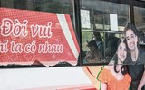 [ẢNH] Cuộc điện thoại hạnh phúc của người được trở về sau khi hết hạn cách ly