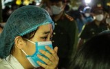 [Ảnh] Những giọt nước mắt hạnh phúc và thời khắc đoàn tụ khó quên khi Bệnh viện Bạch Mai kết thúc cách ly y tế