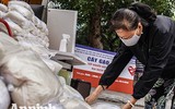 [ẢNH] Hà Nội: Phát gạo nghĩa tình qua phần mềm nhận diện để tuân thủ nghiêm Chỉ thị 16