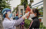 [ẢNH] Hà Nội: Phát gạo nghĩa tình qua phần mềm nhận diện để tuân thủ nghiêm Chỉ thị 16