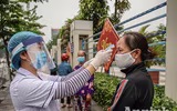 [ẢNH] Hà Nội: Phát gạo nghĩa tình qua phần mềm nhận diện để tuân thủ nghiêm Chỉ thị 16