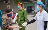 [ẢNH] Hà Nội: Phát gạo nghĩa tình qua phần mềm nhận diện để tuân thủ nghiêm Chỉ thị 16