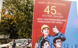 Hình ảnh ấn tượng sáng 30-4, kỷ niệm 45 năm thống nhất đất nước ở Hà Nội