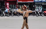 [ẢNH] Những người phơi mình giữa 