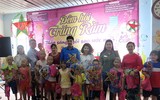 Ngắm khoảnh khắc yêu thương đến với những thiên thần trên giường bệnh