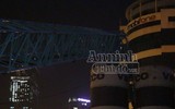 Cận cảnh hai tháp cần cẩu đổ sập khi đang thi công trên phố Dương Đình Nghệ
