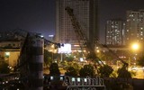 Cận cảnh hai tháp cần cẩu đổ sập khi đang thi công trên phố Dương Đình Nghệ