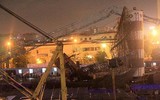 Cận cảnh hai tháp cần cẩu đổ sập khi đang thi công trên phố Dương Đình Nghệ