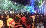 [Ảnh] Hàng vạn người đổ ra đường mừng Giáng sinh an lành