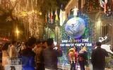 [Ảnh] Hàng vạn người đổ ra đường mừng Giáng sinh an lành