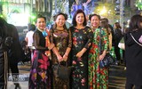 [Ảnh] Hàng vạn người đổ ra đường mừng Giáng sinh an lành