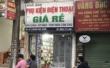 [Ảnh] Cửa hàng mở hé mua bán chui, bất chấp lệnh cấm còn 4 ngày
