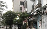 [Ảnh] Cửa hàng mở hé mua bán chui, bất chấp lệnh cấm còn 4 ngày