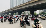 [Ảnh] Cửa hàng mở hé mua bán chui, bất chấp lệnh cấm còn 4 ngày
