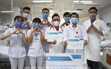 [Ảnh] Cửa hàng mở hé mua bán chui, bất chấp lệnh cấm còn 4 ngày