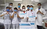 [Ảnh] Cửa hàng mở hé mua bán chui, bất chấp lệnh cấm còn 4 ngày