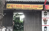 [Ảnh] Cửa hàng mở hé mua bán chui, bất chấp lệnh cấm còn 4 ngày