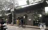 [Ảnh] Cửa hàng mở hé mua bán chui, bất chấp lệnh cấm còn 4 ngày