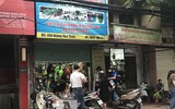 [Ảnh] Cửa hàng mở hé mua bán chui, bất chấp lệnh cấm còn 4 ngày