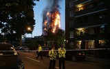 Tháp 27 tầng bị thiêu rụi sau 5 tiếng, bầu trời London ngập chìm trong khói đen