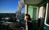 Tháp 27 tầng bị thiêu rụi sau 5 tiếng, bầu trời London ngập chìm trong khói đen