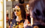 Cùng ca sĩ Đông Nhi đi sắm hàng hiệu ở Italia