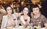 Hoa hậu Huỳnh Thúy Anh đẹp gợi cảm trong tiệc mừng sinh nhật