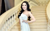 Hoa hậu Huỳnh Thúy Anh đẹp gợi cảm trong tiệc mừng sinh nhật