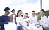 Á hậu Hà Thu trải nghiệm làm muối, tặng diêm cụ cho diêm dân